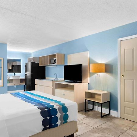 Suburban Studios By Choice Hotels - Award Winning - New 2024 - Walk To Eateries & Grocery - Ultra Sparkling - Garden Rooms - Designer Lighting & Right Off I-95 - Proudly An All American Managed Property 브런즈윅 외부 사진