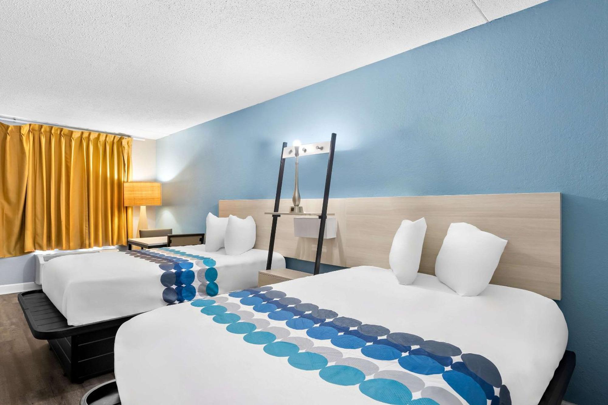 Suburban Studios By Choice Hotels - Award Winning - New 2024 - Walk To Eateries & Grocery - Ultra Sparkling - Garden Rooms - Designer Lighting & Right Off I-95 - Proudly An All American Managed Property 브런즈윅 외부 사진